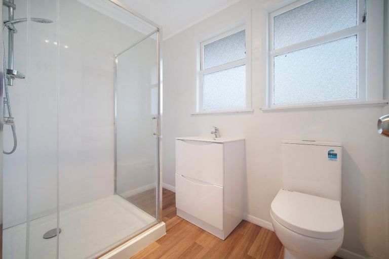 Photo of property in 1/6 Greenslade Crescent, Northcote, Auckland, 0627