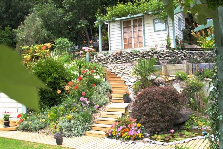 Photo of property in 19 Milton Terrace, Picton, 7220