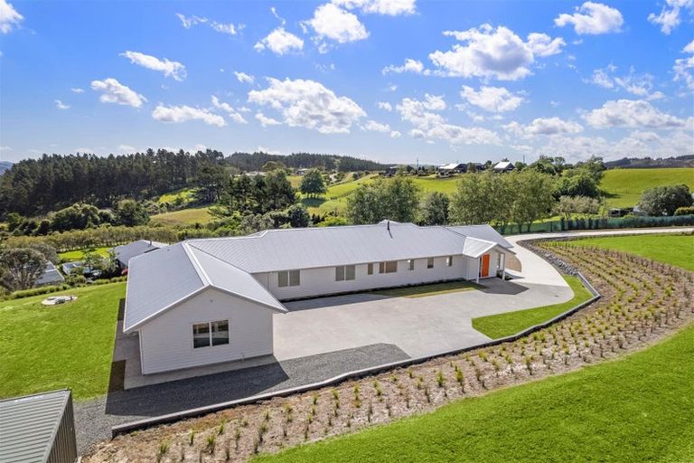 Photo of property in 409 Old North Road, Kumeu, 0892