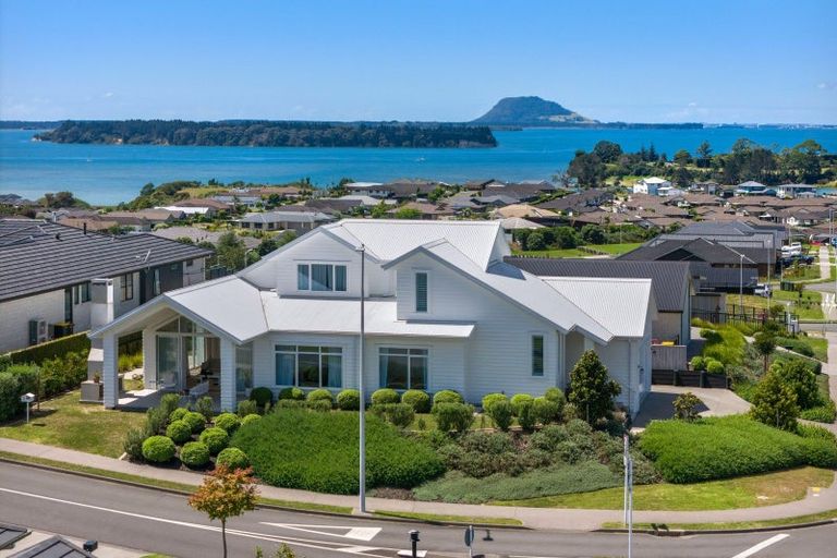 Photo of property in 2 Goldstone Place, Omokoroa, 3114