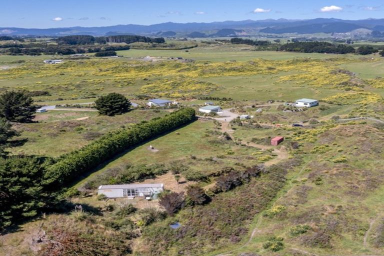 Photo of property in 18 Henham Lane, Waikawa Beach, Levin, 5573