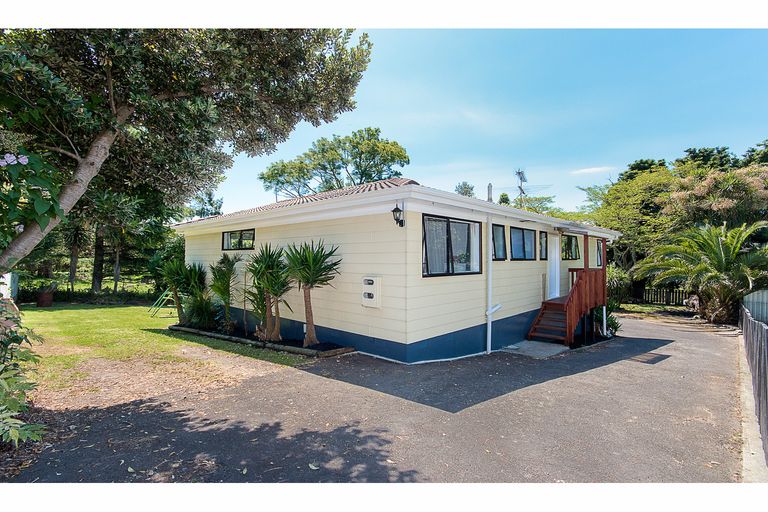 Photo of property in 22 Lina Place, Waiuku, 2123