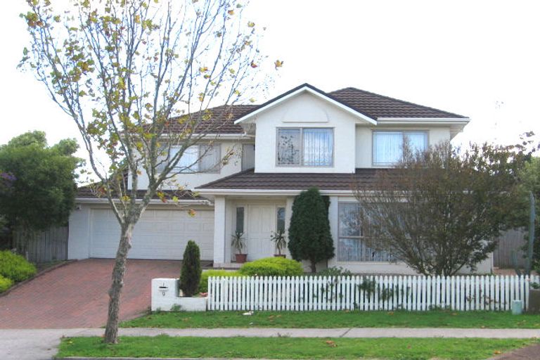 Photo of property in 2/9 Belgate Place, Somerville, Auckland, 2014