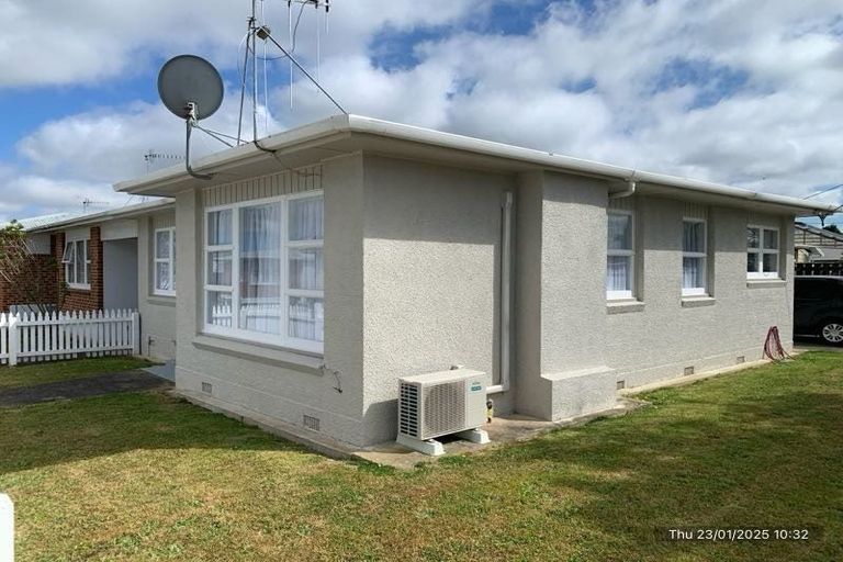 Photo of property in 10 Eton Place, Levin, 5510