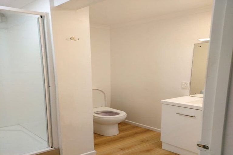 Photo of property in 23 Downing Street, Glenfield, Auckland, 0629