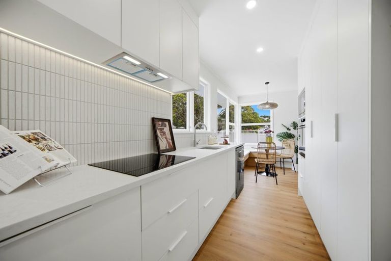 Photo of property in 11 Juniper Road, Sunnynook, Auckland, 0620