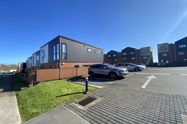 Photo of property in 6 Treeline Lane, Flat Bush, Auckland, 2019