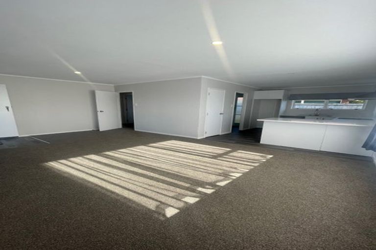 Photo of property in 1/8 Darlington Place, Glendene, Auckland, 0602