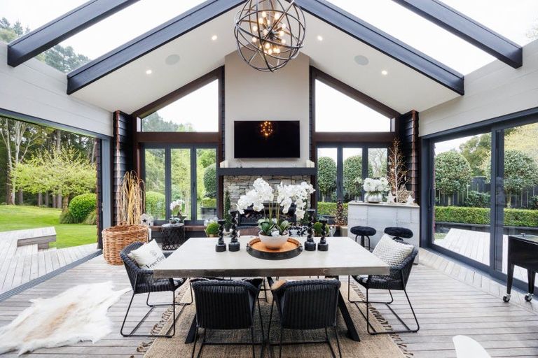 Photo of property in 7 Titirangi Drive, Fitzherbert, Palmerston North, 4471