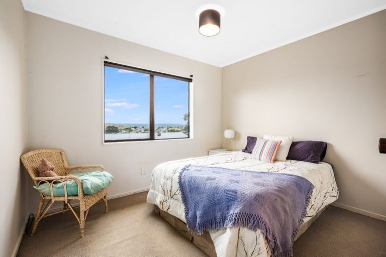 Photo of property in 10 Staysail Place, Whitby, Porirua, 5024