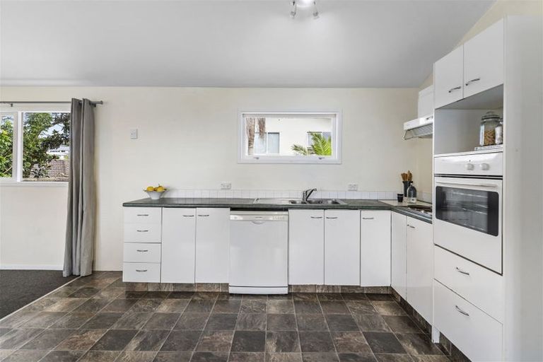 Photo of property in 24 Greendale Spur, Glenfield, Auckland, 0629