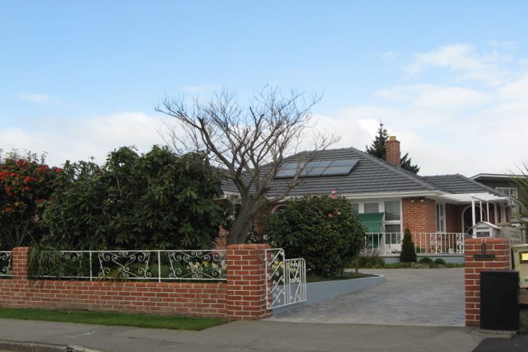 Photo of property in 1a Nutfield Lane, Cashmere, Christchurch, 8022