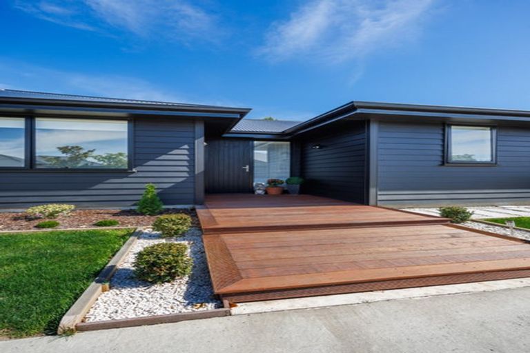 Photo of property in 6 Ivy Lane, Kelvin Grove, Palmerston North, 4414