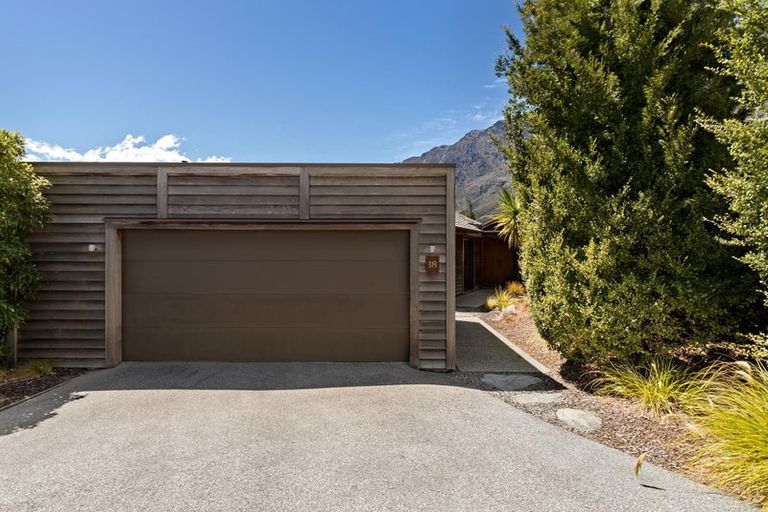 Photo of property in 18 Rannoch Drive, Jacks Point, Queenstown, 9371