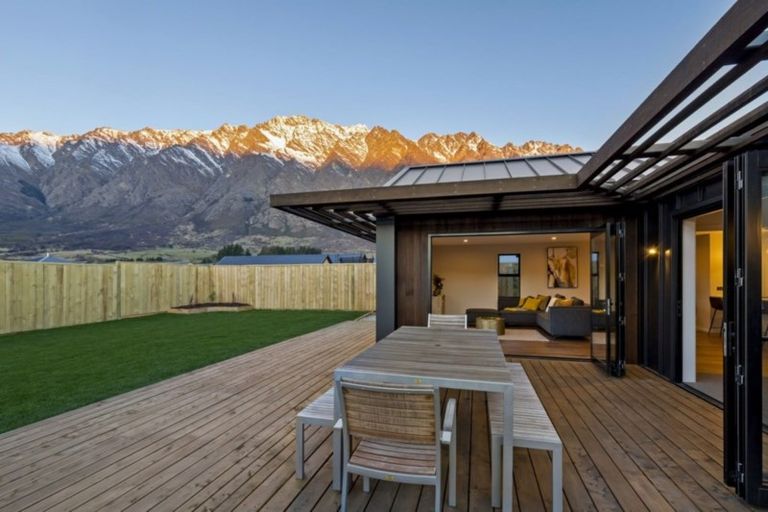 Photo of property in 24 Shepherd Road, Jacks Point, Queenstown, 9371