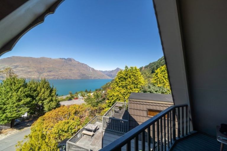 Photo of property in 6a Williams Street, Sunshine Bay, Queenstown, 9300