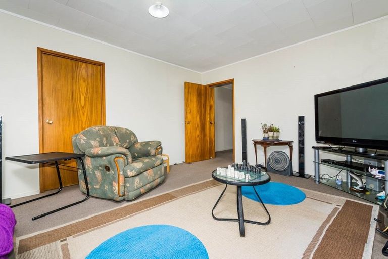 Photo of property in 14 Erica Road, Sunnynook, Auckland, 0620