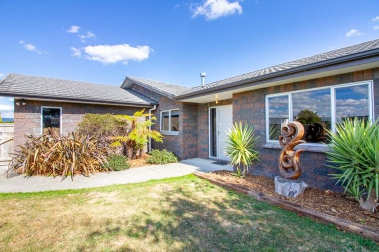 Photo of property in 174 Schnell Drive, Kelvin Grove, Palmerston North, 4414