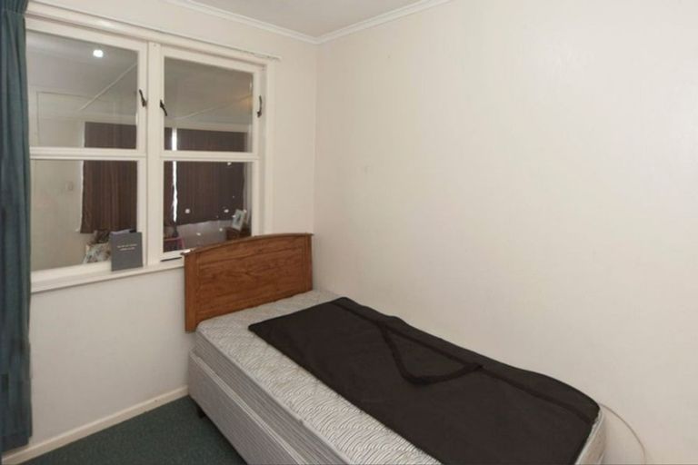 Photo of property in 24 Coniston Avenue, Te Atatu South, Auckland, 0610