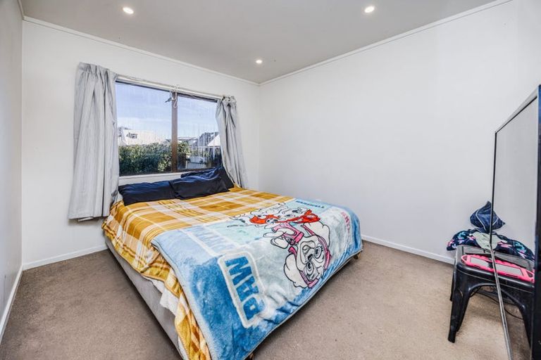 Photo of property in 12/58 Manuroa Road, Takanini, 2112