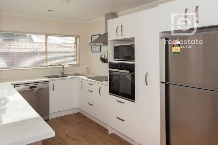 Photo of property in 28 Carlas Way, Ranui, Auckland, 0612