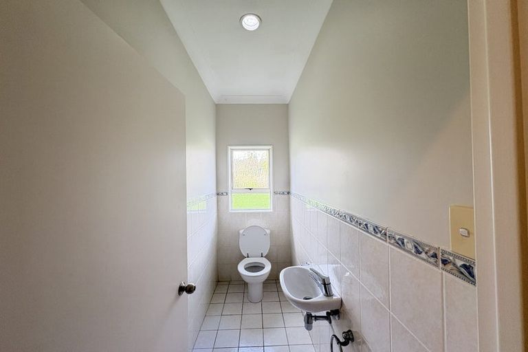 Photo of property in 154 Boord Crescent, Kumeu, 0891