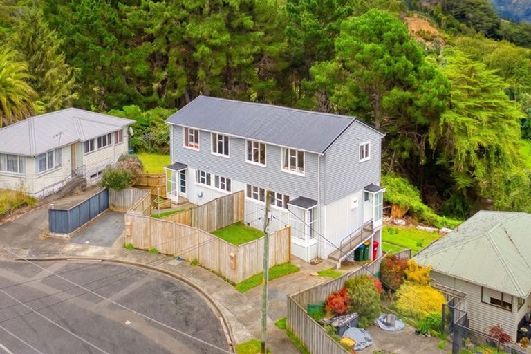 Photo of property in 76-78 Sievers Grove, Cannons Creek, Porirua, 5024