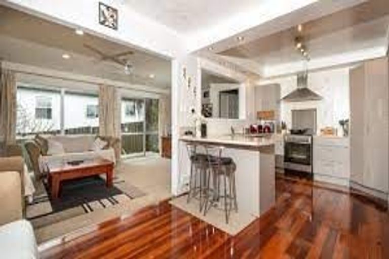 Photo of property in 64 View Road, Henderson, Auckland, 0612