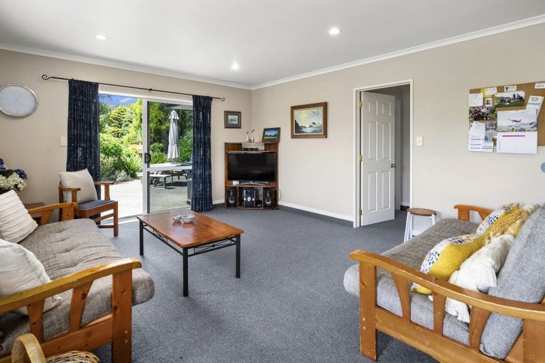 Photo of property in 4 Lakemere Way, Kinloch, Taupo, 3377