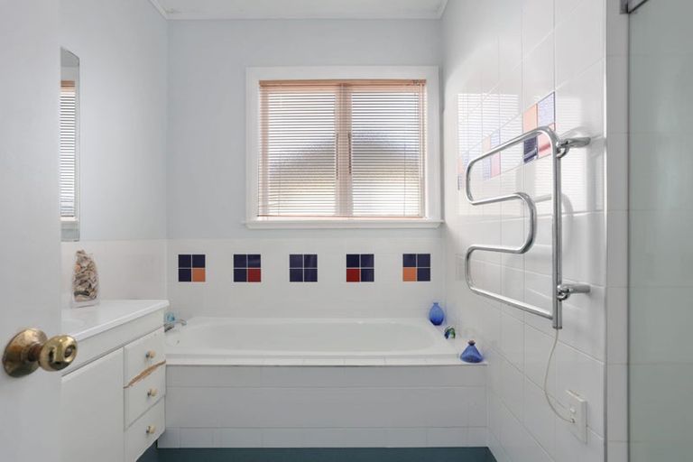 Photo of property in 26 Clayburn Road, Glen Eden, Auckland, 0602