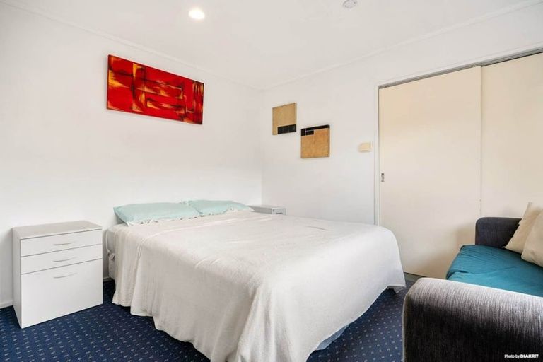 Photo of property in 1/18 Eulogy Place, Randwick Park, Auckland, 2105