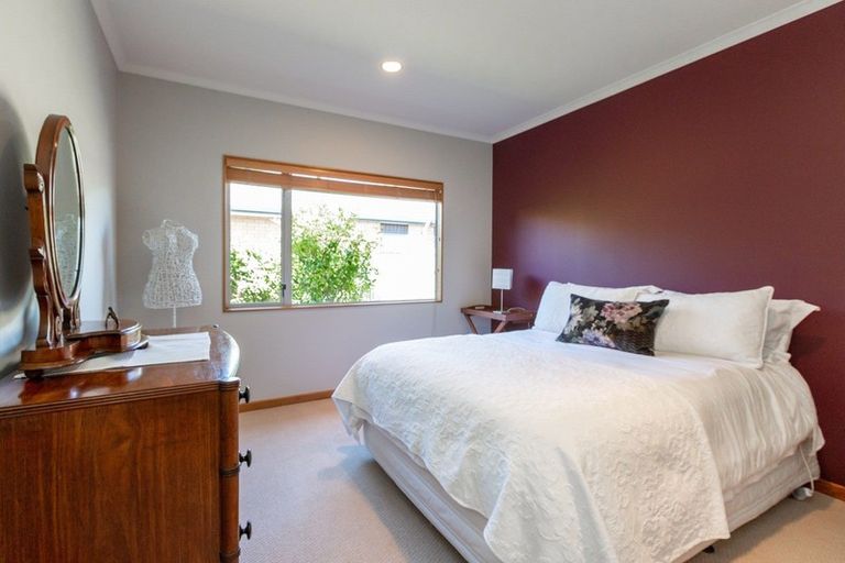 Photo of property in 3 Forbury Way, Taradale, Napier, 4112