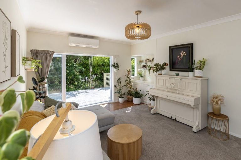 Photo of property in 11 Tiromoana Road, Raumati South, Paraparaumu, 5032