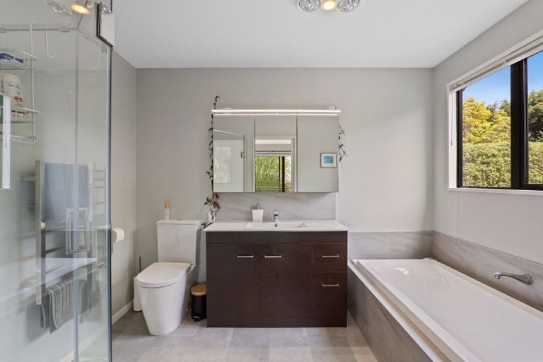 Photo of property in 32 Hyndhope Road, Kennedys Bush, Christchurch, 8025