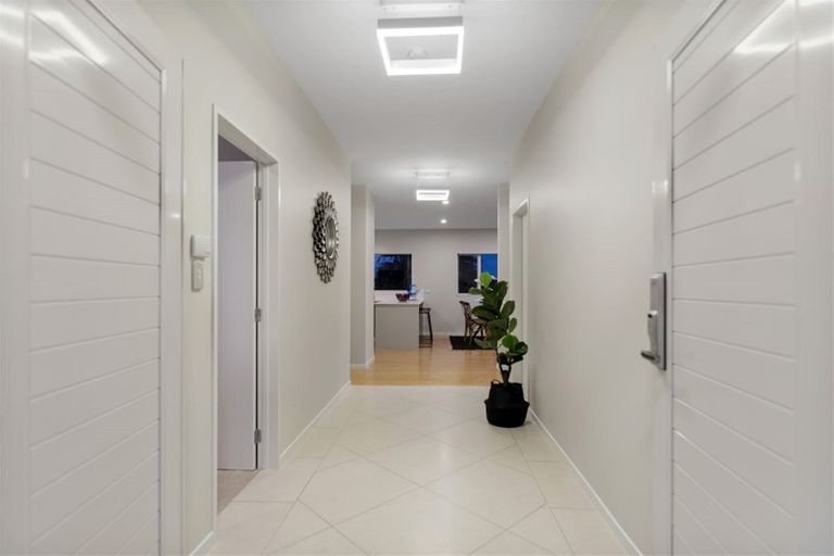 Photo of property in 20 Mulroy Place, Pinehill, Auckland, 0632