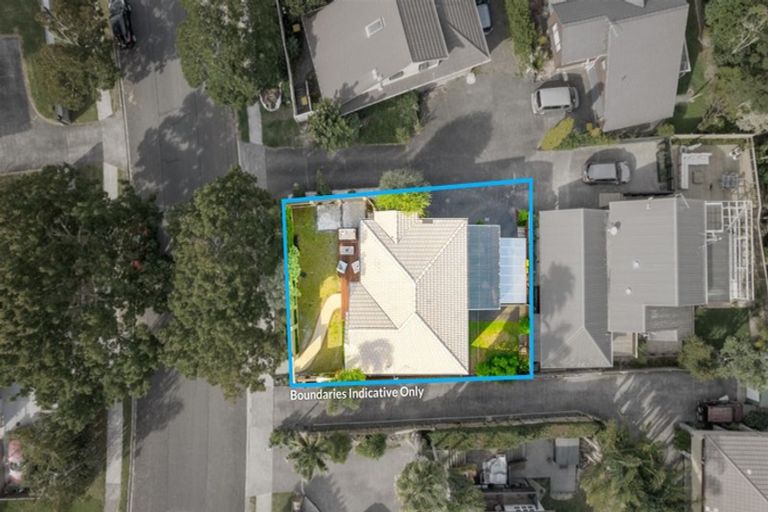 Photo of property in 1/22 Lagoon Way, West Harbour, Auckland, 0618