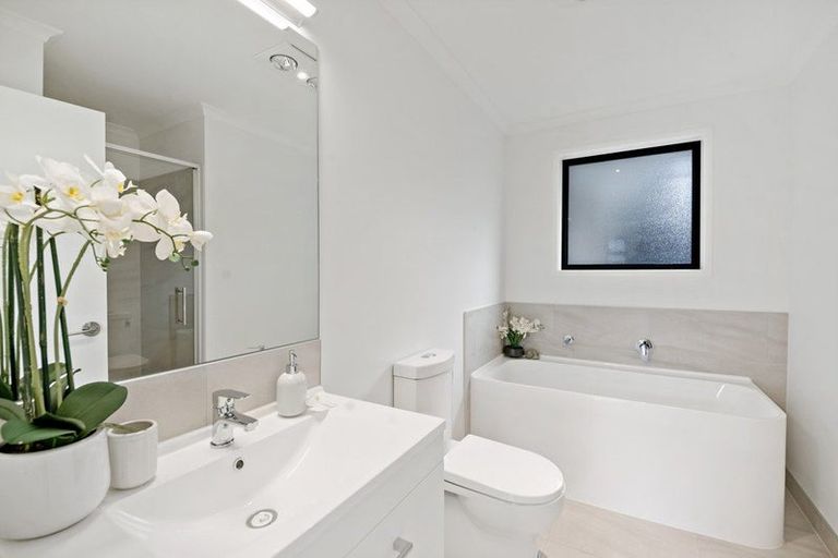 Photo of property in 78 Metoriti Crescent, Karaka, 2124