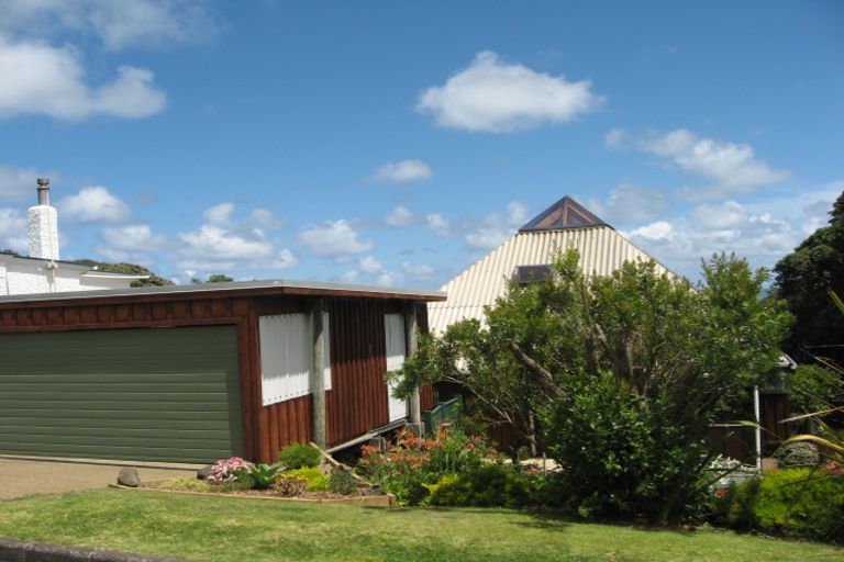 Photo of property in 15 Domain Crescent, Muriwai, Waimauku, 0881