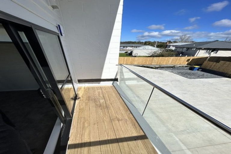 Photo of property in 4d Hepburn Road, Glendene, Auckland, 0602