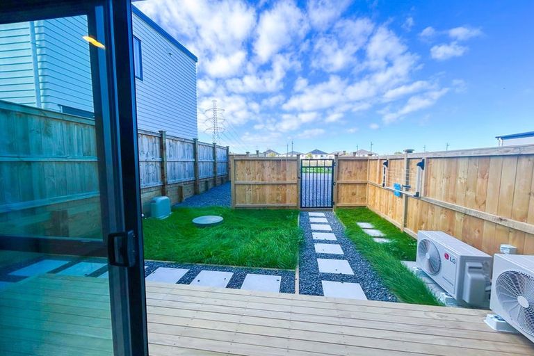 Photo of property in 20 Kapeta Lane, Karaka, 2113