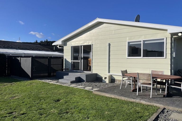 Photo of property in 28a Roband Crescent, Brown Owl, Upper Hutt, 5018