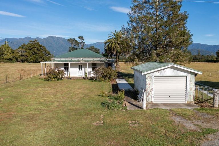 Photo of property in 166 East Takaka Road, East Takaka, Takaka, 7183
