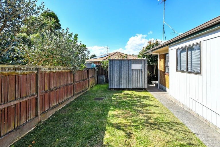 Photo of property in 2/4 Sunshine Place, Papakura, 2110