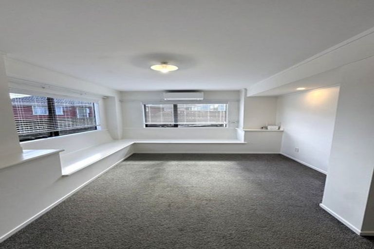 Photo of property in 20 Pahi Place, West Harbour, Auckland, 0618