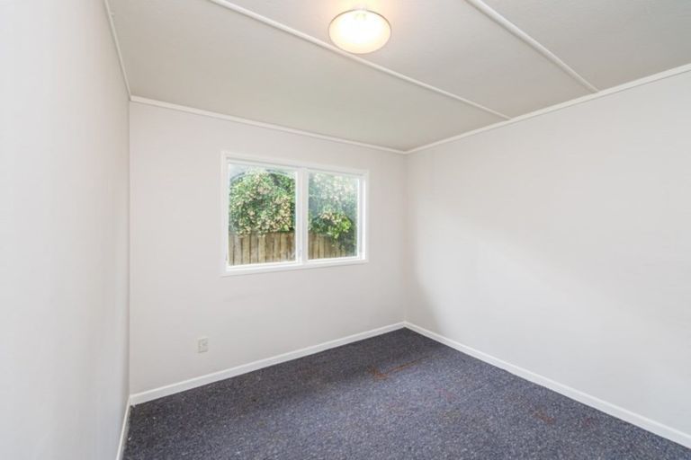 Photo of property in 32 Miro Street, Castlecliff, Whanganui, 4501