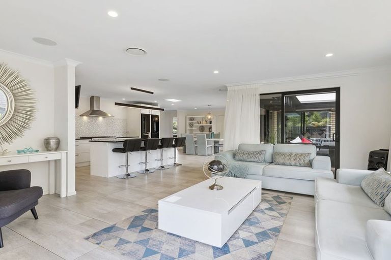 Photo of property in 17 Wautaiti Drive, Riverhead, 0820