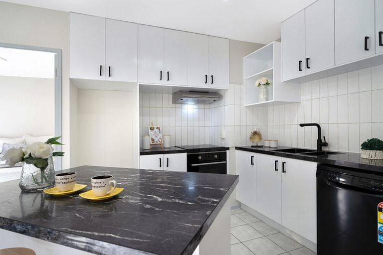 Photo of property in 9 Woodbank Drive, Glen Eden, Auckland, 0602