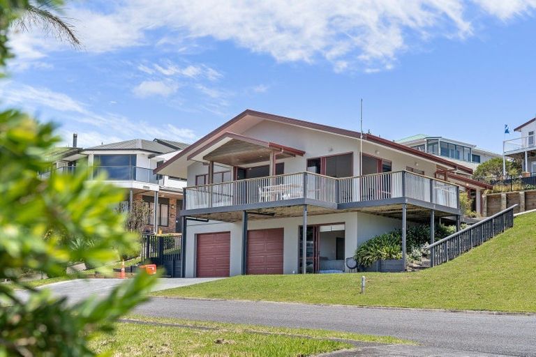 Photo of property in 208 Russell Bruce Place, Onemana, Whangamata, 3691