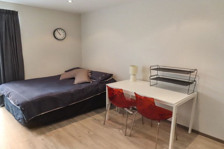 Photo of property in Dual Apartments, 108/142 Vivian Street, Te Aro, Wellington, 6011