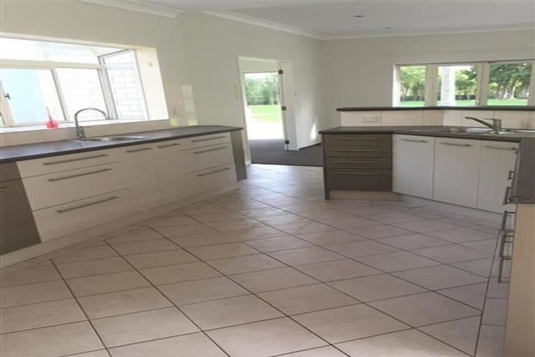 Photo of property in 154 Boord Crescent, Kumeu, 0891